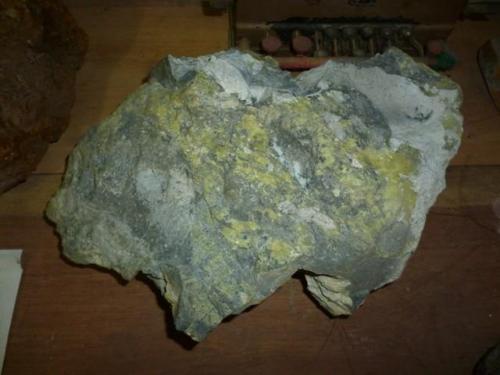 Azufre
Tixan, Cantón Alausí, Provincia de Chimborazo, Ecuador.
más de 30 cm de largo (Autor: L. Alejandro F.G.)