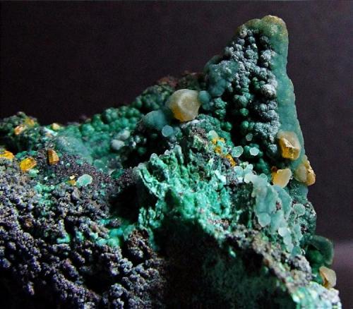 Wulfenite on Malachite on Goethite, with Calcite..
Whim Creek, Pilbara Region, Western Australia, Australia.
20 x 17 mm approx (Author: nurbo)