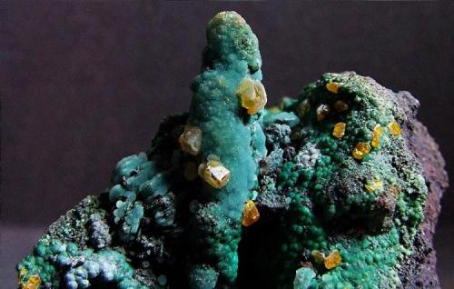 Wulfenite on Malachite on Goethite, with Calcite..
Whim Creek, Pilbara Region, Western Australia, Australia.
35 x 20 mm approx (Author: nurbo)