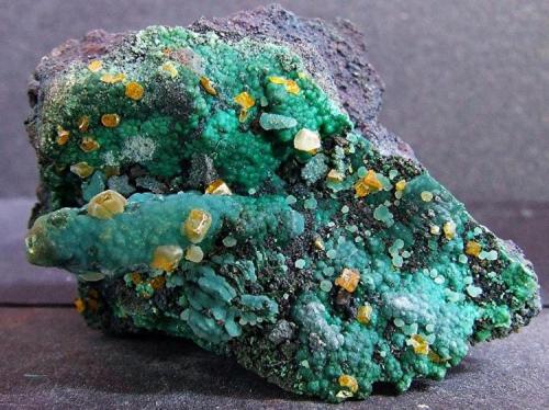 Wulfenite on Malachite on Goethite, with Calcite..
Whim Creek, Pilbara Region, Western Australia, Australia
Australia.
45 x 30 mm (Author: nurbo)