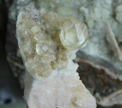 Calcita
Minas de la Florida, Sierra de Arnero, Cantabria, España
Cristal mayor 3,4 cms. (Autor: Gelo)