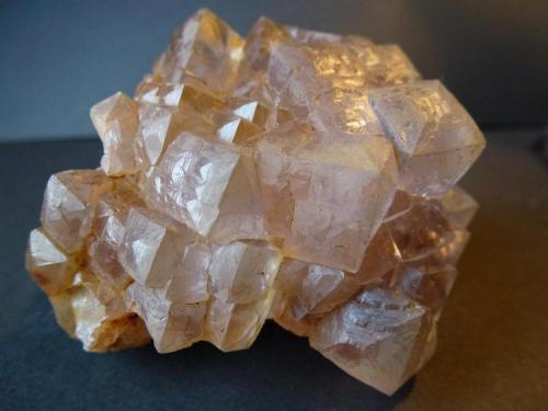 Fluorita<br />San Lino Quarry, Aurora vein, Caravia mining area, Cerracín, Prado, Caravia, Comarca Oriente, Principality of Asturias (Asturias), Spain<br />5 x 5,5 cm.<br /> (Autor: javier ruiz martin)
