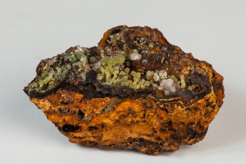 Wulfenita con Mimetita
Mina Ojuela, Mapimí, Durango, México
11x6 cm (Autor: victor chaul chamut)