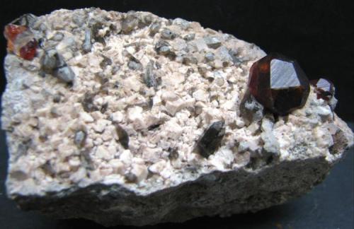Granate - Spessartina (Espesartina)
Mina Wushan, Tongbei, Yunxiao, Fujian, China.
70 x 44 x 33 mm. (Autor: José Luis Zamora)