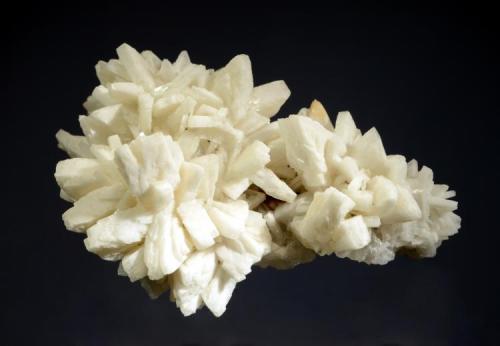 Barite
Cave In Rock Sub-District, Hardin Co., Illinois
4.2 x 6.3 cm. (Author: crosstimber)