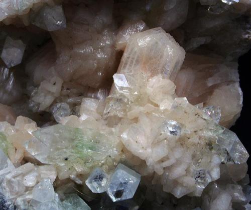 Apophyllite and Stilbite
Jalgaon District, Maharashtra, India
14x10 cm.
Fot. & Col. Juan Hernandez.
Adquired in November of 2010.

Detail of the previous specimen (Author: supertxango)