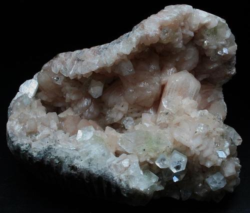 Apophyllite and Stilbite
Jalgaon District, Maharashtra, India
14x10 cm.
Fot. & Col. Juan Hernandez.
Adquired in November of 2010. (Author: supertxango)