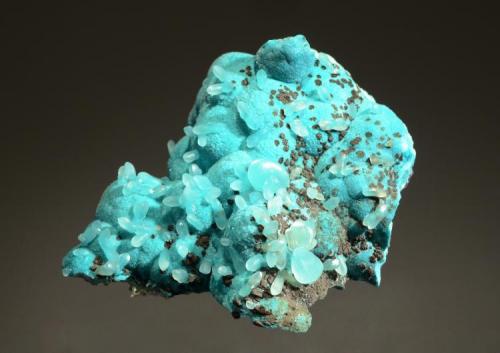 Smithsonite
Kelly Mine, 375’ Level, Magdalena, Socorro Co., New Mexico
4.5 x 5.0 cm.
Smithsonite crystals with a rice-grain habit on botryoidal aurichalcite with minor tenorite. Collected by Tony Otero. (Author: crosstimber)