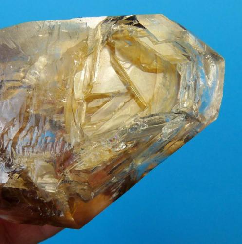 Quartz
Brandberg, Namibia
152 x 81 x 43 mm (Author: Pierre Joubert)