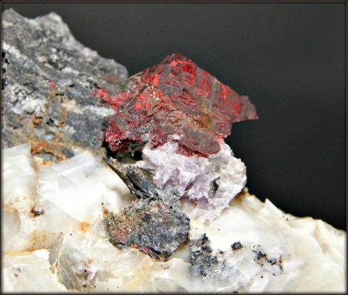 Antimonita y cinabrio
Mina Escarlati - Puerto de las Señales - Maraña - León - Castilla y León - España
6 x 7 cm
detalle (Autor: Mijeño)