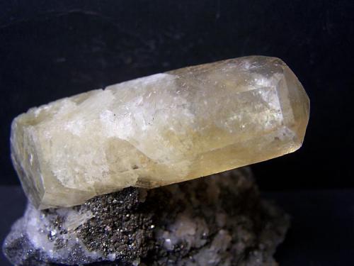 Calcita
Sweetwater Mine - Missouri - EEUU
7,5 x 3,5 ( cristal de 6x2,5 cm)
Detalle del cristal. (Autor: panchito28)