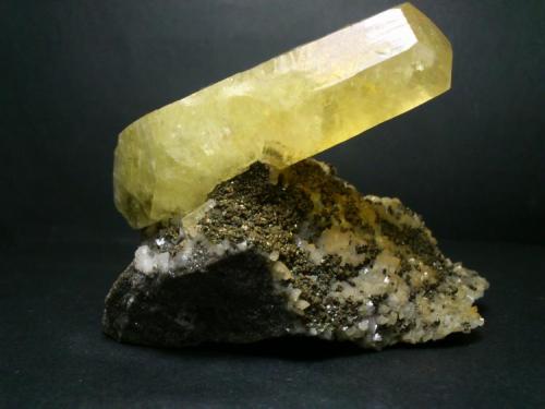 Calcita
Sweetwater Mine - Missouri - EEUU
7,5 x 3,5 ( cristal de 6x2,5 cm) (Autor: panchito28)