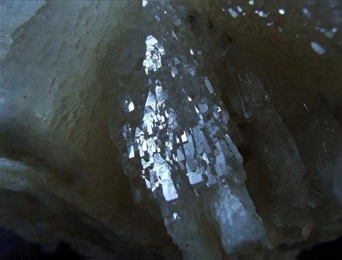 Barite,
Wet Grooves Mine, Askrigg, Wensleydale, North Yorkshire, England, UK.
FOV 30 x 25 mm approx (Author: nurbo)