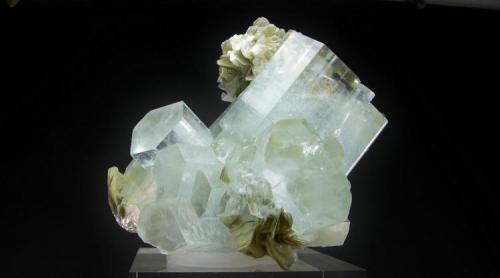 Berilo ( Aguamarina )
Shigar Valley - Skardu - Baltistan - Pakistán
8.6 x 8.5 cm (Autor: Diego Navarro)