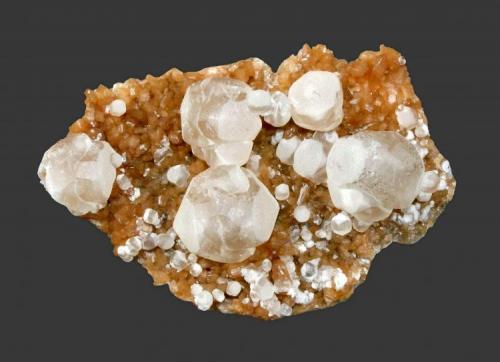 Calcite and stilbite
Trap Rock Industries Moores Station Quarry, Hopewell, Mercer County, New Jersey, USA
6.8 x 4.4 cm
Twinned calcite crystals to 1.7 cm on stilbite (Author: Frank Imbriacco)