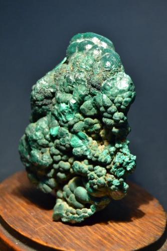Malaquita<br />Teresita Mine (Aramo Mine; Texeo Mines), Llamo, Riosa, Comarca de Oviedo, Principality of Asturias (Asturias), Spain<br />10 x 7 x 5 cm.<br /> (Autor: Quexigal)
