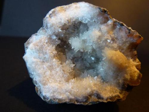 Calcita y Celestina<br />Yacimiento de celestinas, Langre, Ribamontán al Mar, Comarca Trasmiera, Cantabria, Spain<br />5 x 4 cm.<br /> (Autor: javier ruiz martin)