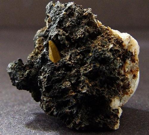 Mimetie (var Campylite ?).
Dry Gyll Mine, Caldbeck Fells, Cumbria, England,UK.
19 x 16 mm (Author: nurbo)