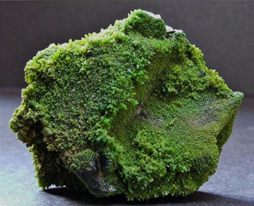 Pyromorphite.
Burgam mine, Stiperstones, Shropshire, England, UK.
35 x 30 mm (Author: nurbo)