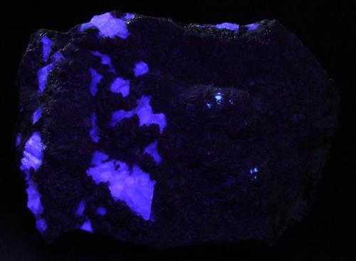 Siderite, Fluorite, Calcite, Dolomite/Ankerite. under LW UV
Haggs Mine, Alston Moor, Cumbria, England, UK. (Author: nurbo)