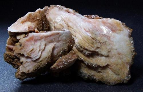 Calcite on Baryte.
Taffs Well Quarry, Mid Glamorgan, Wales, UK.
70 x 40 mm (Author: nurbo)