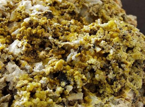 Pyromorphite.
Roughton Gill, Caldbeck Fells, Cumbria, England, UK.
FOV 35 x 20 mm aapprox (Author: nurbo)