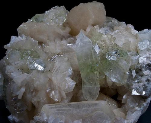 Apophyllite and Stilbite
Jalgaon District, Maharashtra, India
9x9 cm.
Fot. & Col. Juan Hernandez.
Adquired in November of 2010.

Detail of the previous specimen (Author: supertxango)