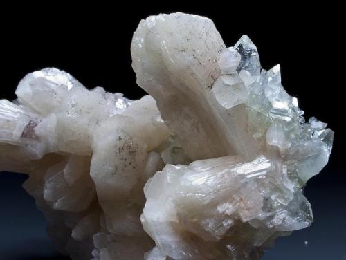 Apophyllite and Stilbite
Jalgaon District, Maharashtra, India
10x9 cm.
Fot. & Col. Juan Hernandez.
Adquired in November of 2010.

Detail of the previous specimen (Author: supertxango)