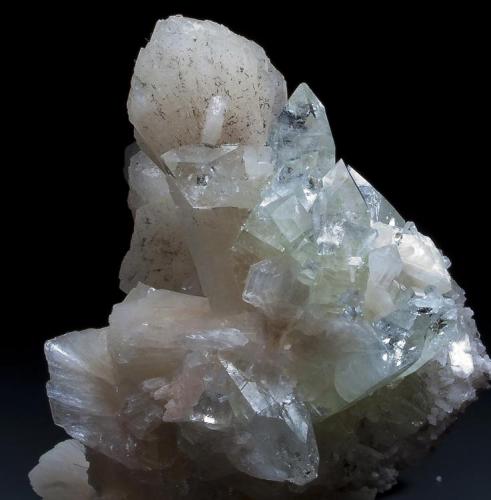 Apophyllite and Stilbite
Jalgaon District, Maharashtra, India
10x9 cm.
Fot. & Col. Juan Hernandez.
Adquired in November of 2010.

Detail of the previous specimen (Author: supertxango)