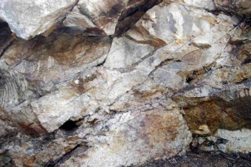 some pockets in the granite clearview claim passmore BC (Author: thecrystalfinder)