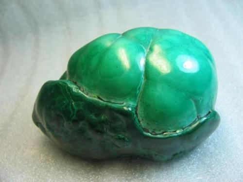 Malachite like a tomato Size: 8*5.5*4 cm From TongLu Mountain Mine of DaYe (Author: EastCulture)