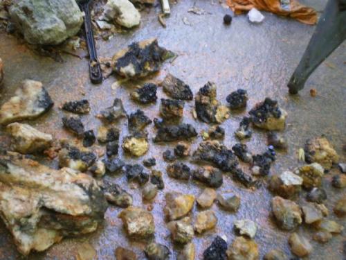 Nice mini clusters..these tend to have smokey or ammy phantoms in them and they sit real well on a shelf or desk-uncleaned (Author: Jason)