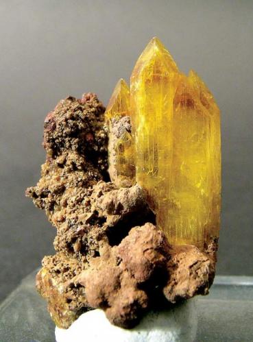 Legrandite
Ojuela Mine, Mapimí, Municipio de Mapimí, Durango, Mexico
Specimen size: 2.5 × 1.7 × 1.4 cm. Crystal size: 2 × 0.9 cm.
Photo: Reference Specimens -> http://www.fabreminerals.com/specimens/SHQ-reference-fine-minerals.php#TJ14D3 (Author: Jordi Fabre)