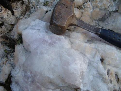 View of the beryl bearing pegmatite (Author: thecrystalfinder)