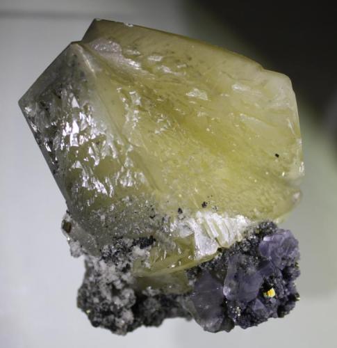 Calcite with Fluorite
Naica Mine, Chihuahua, Mexico
11 x 8 cm
Calcite is 8 x 8 cm (Author: Jean Sendero)