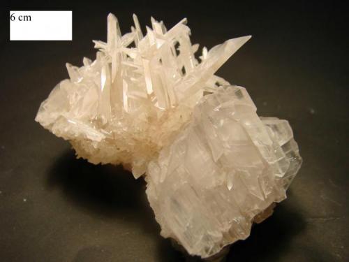 Cerussite
Nakhlak mine, Anarak city, Esfahan province, Iran
6 cm. (Author: pirirani)