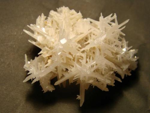 Cerussite
Nakhlak mine, Anarak city, Esfahan province, Iran
5 cm. (Author: pirirani)