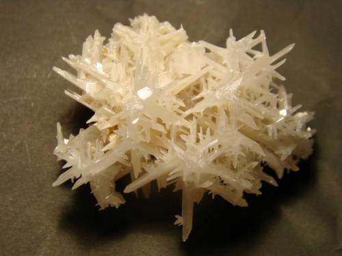 Cerussite
Nakhlak mine, Anarak city, Esfahan province, Iran
5 cm. (Author: pirirani)