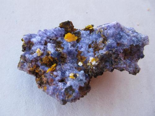 Wulfenite on fluorite
Upper Levels, San Antonio Mine, East Camp, Santa Eulalua, Chihuahua, Mexico
11 x 7.5 x 5 cm
Probably from near the Cock’s Orebody which produced vanadinites last year (Author: Peter Megaw)