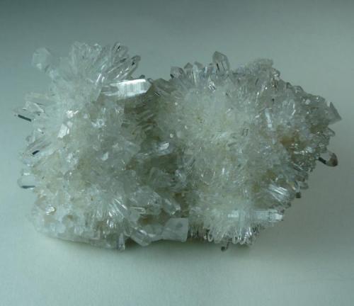 A specimen of the colorless quartz crystals, 6 cm across. (Author: John S. White)