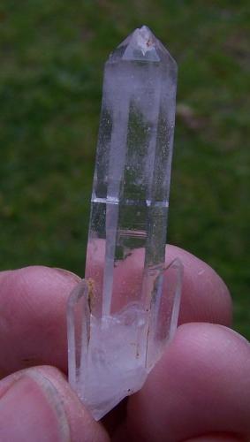 Quartz
Western Cape, Ceres
50 x 12 x 12 mm
Another typical specimen from this area, also ’self healed’ at the bottom (Author: Pierre Joubert)