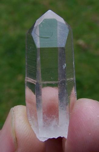 Quartz
Western Cape, Ceres
36 x 13 x 12 mm
This lovely single crystal is typical of this area; ’self healed’ at the bottom (Author: Pierre Joubert)