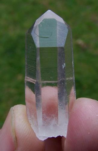 Quartz
Western Cape, Ceres
36 x 13 x 12 mm
This lovely single crystal is typical of this area; ’self healed’ at the bottom (Author: Pierre Joubert)