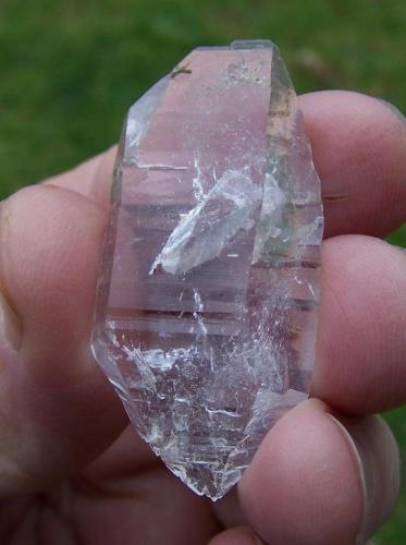 Quartz
Western Cape, Ceres
49 x 25 x 10 mm
A beautiful, flat floater with a crystal inclusion (Author: Pierre Joubert)