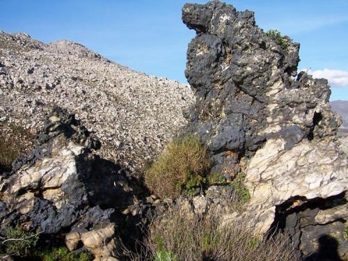 Rock, rich in manganese.  The photo was taken near Gordons Bay, Western Cape (Author: Pierre Joubert)