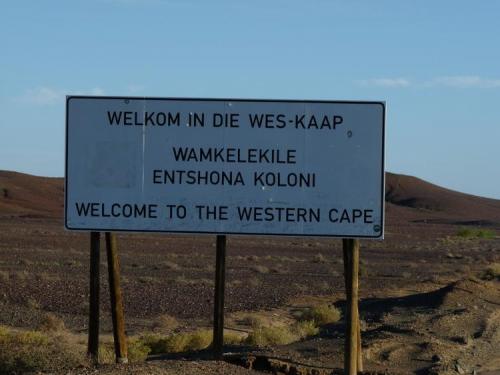 The border of the Western Cape, some 120 km from our home. The languages on the board are Afrikaans; Xhosa and (off-course) English. (Author: Pierre Joubert)
