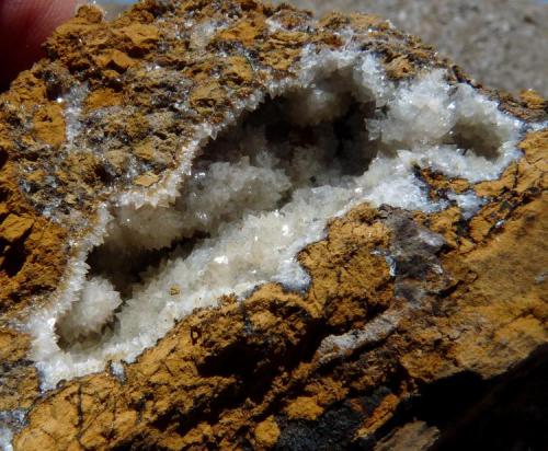 Calcite geode
Western Cape, South Africa
40 x 20 mm
A small geode of drusy calcite crystals (Author: Pierre Joubert)