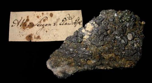 Galena, marcasite
Alter Segen mine, Clausthal, Harz mtns., Lower Saxony, Germany.
7 x 3,5 cm
An 18th Century find, former Zwickau museum collection (Saxony, Germany). (Author: Andreas Gerstenberg)