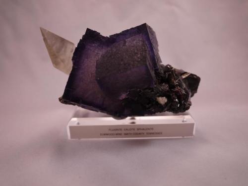 Fluorite, Calcite, Sphalerite
Elmwood Mine Tennessee USA
12.5 x 7.5 x 6.5 cm (Author: Don Lum)