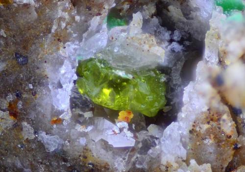 Clorargirita.
Mina Sol, Cerro de los Guardias, Rodalquilar, Nijar, Almería, Andalucía, España.
Campo de visión 2 mm. (Autor: Juan Miguel)